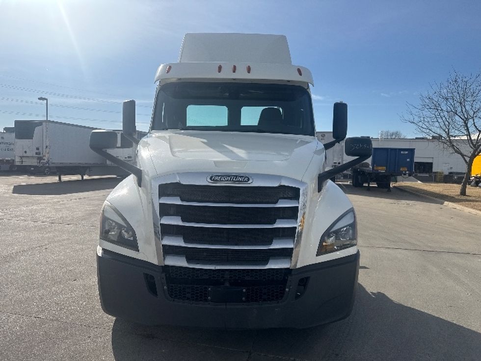 Day Cab Tractor-Heavy Duty Tractors-Freightliner-2019-T12664ST-Dallas-TX-528,078\n\t\tmiles-$ 38,500 - Image 2