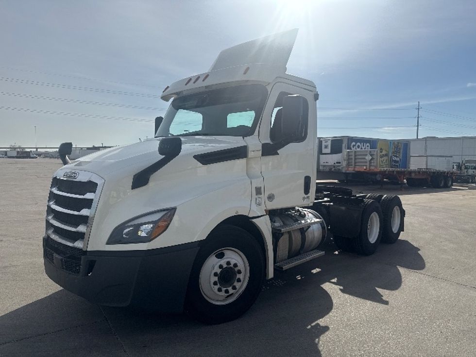 Day Cab Tractor-Heavy Duty Tractors-Freightliner-2019-T12664ST-Dallas-TX-528,078\n\t\tmiles-$ 38,500 - Image 3