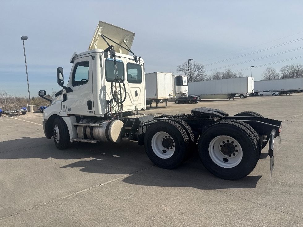 Day Cab Tractor-Heavy Duty Tractors-Freightliner-2019-T12664ST-Dallas-TX-528,078\n\t\tmiles-$ 38,500 - Image 5
