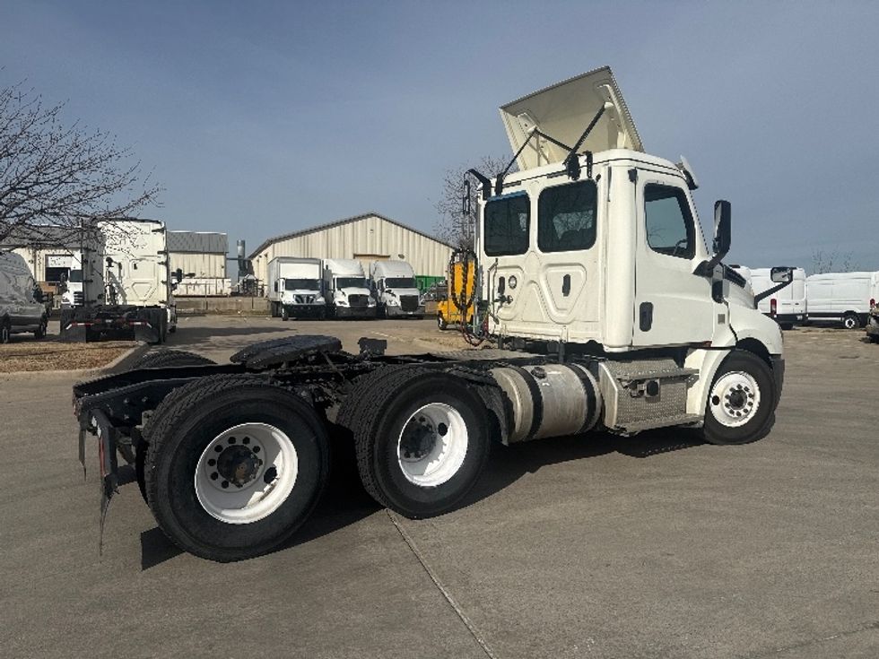 Day Cab Tractor-Heavy Duty Tractors-Freightliner-2019-T12664ST-Dallas-TX-528,078\n\t\tmiles-$ 38,500 - Image 7