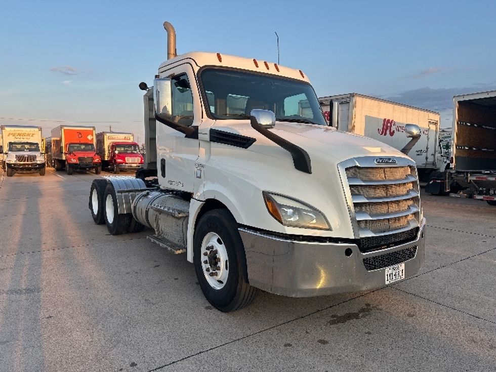 Day Cab Tractor-Heavy Duty Tractors-Freightliner-2019-T12664ST-Dallas-TX-65,173\n\t\tmiles-$ 66,000 - Image 1