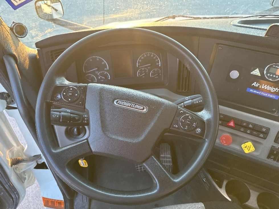 Day Cab Tractor-Heavy Duty Tractors-Freightliner-2019-T12664ST-Dallas-TX-65,173\n\t\tmiles-$ 66,000 - Image 11