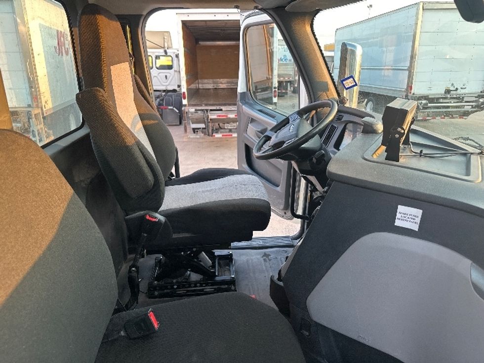 Day Cab Tractor-Heavy Duty Tractors-Freightliner-2019-T12664ST-Dallas-TX-65,173\n\t\tmiles-$ 66,000 - Image 14