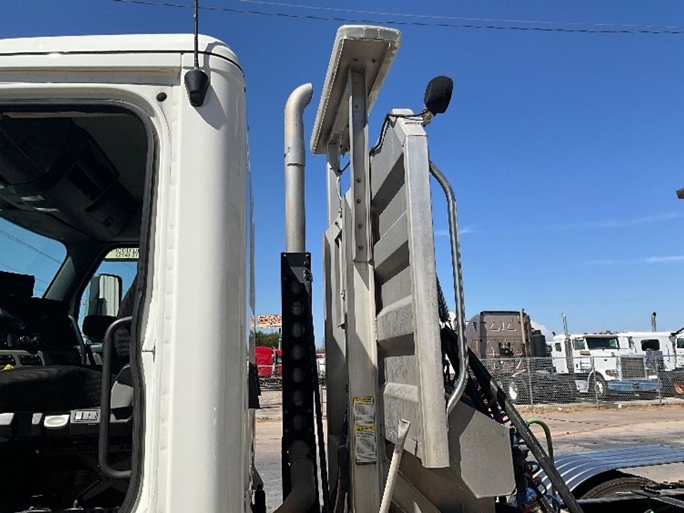 Day Cab Tractor-Heavy Duty Tractors-Freightliner-2019-T12664ST-Dallas-TX-65,173\n\t\tmiles-$ 66,000 - Image 17
