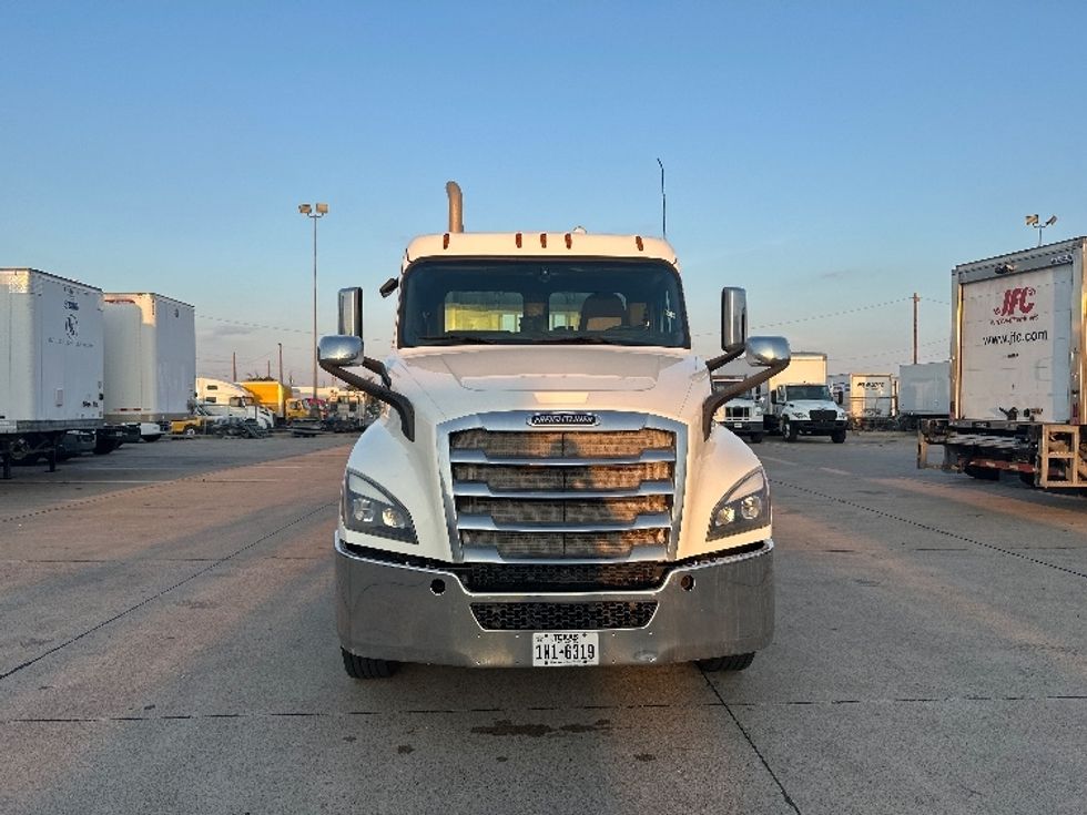 Day Cab Tractor-Heavy Duty Tractors-Freightliner-2019-T12664ST-Dallas-TX-65,173\n\t\tmiles-$ 66,000 - Image 2