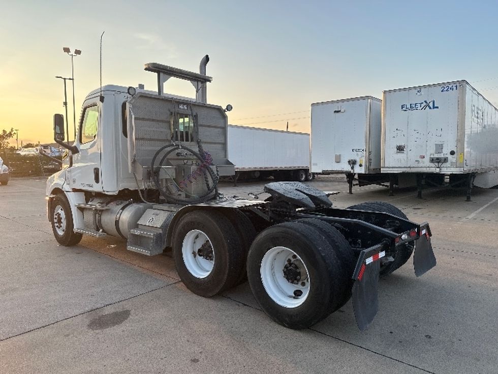 Day Cab Tractor-Heavy Duty Tractors-Freightliner-2019-T12664ST-Dallas-TX-65,173\n\t\tmiles-$ 66,000 - Image 5