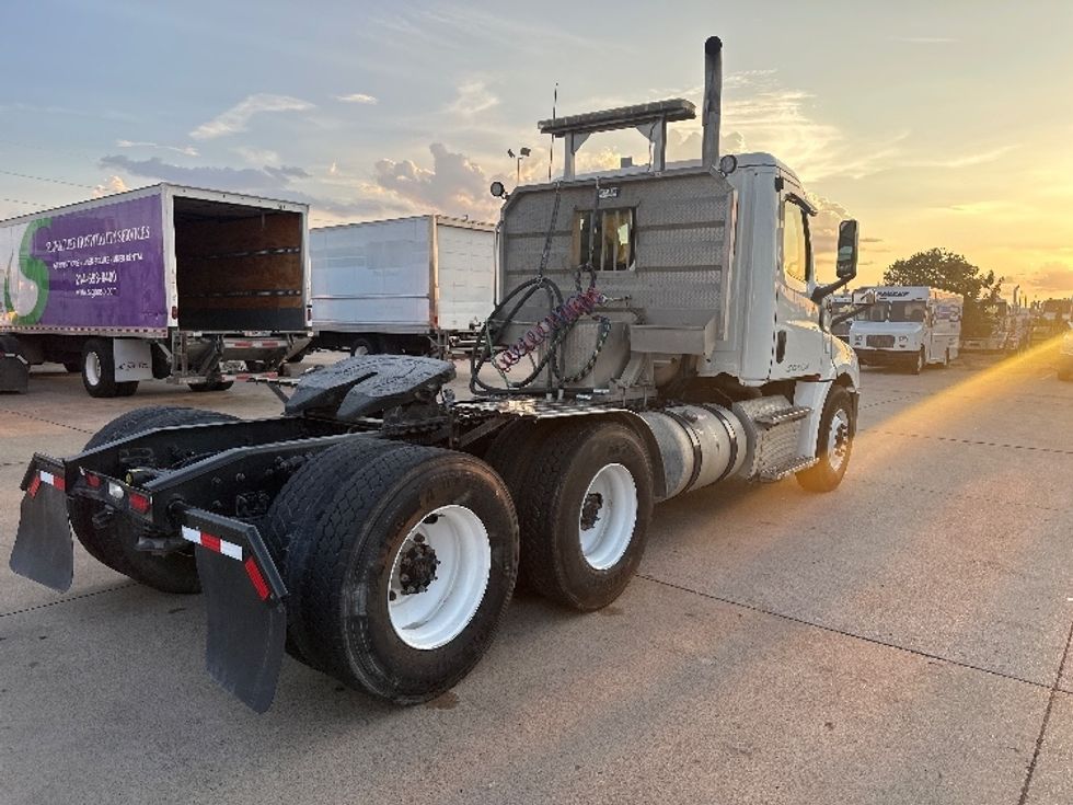 Day Cab Tractor-Heavy Duty Tractors-Freightliner-2019-T12664ST-Dallas-TX-65,173\n\t\tmiles-$ 66,000 - Image 7