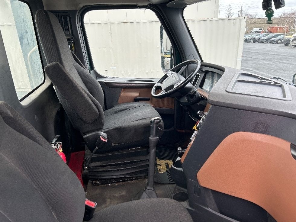 Day Cab Tractor-Heavy Duty Tractors-Freightliner-2019-T12664ST-Dartmouth-NS-386,750\n\t\tkm-$ 61,500 - Image 14