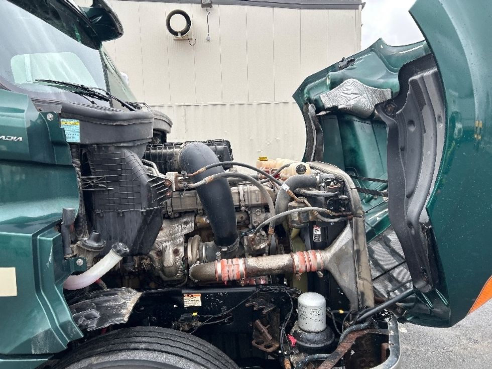Day Cab Tractor-Heavy Duty Tractors-Freightliner-2019-T12664ST-Dartmouth-NS-386,750\n\t\tkm-$ 61,500 - Image 15
