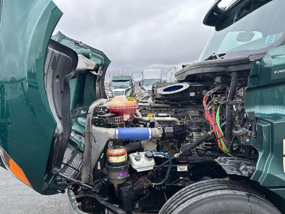Day Cab Tractor-Heavy Duty Tractors-Freightliner-2019-T12664ST-Dartmouth-NS-386,750\n\t\tkm-$ 61,500 - Image 16