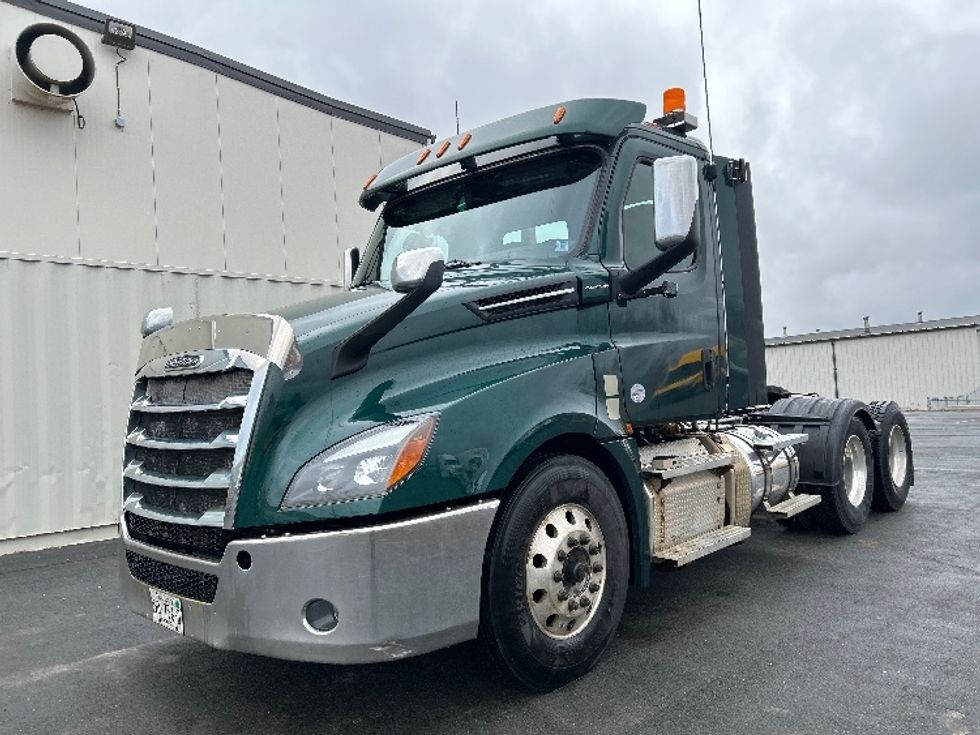 Day Cab Tractor-Heavy Duty Tractors-Freightliner-2019-T12664ST-Dartmouth-NS-386,750\n\t\tkm-$ 61,500 - Image 3