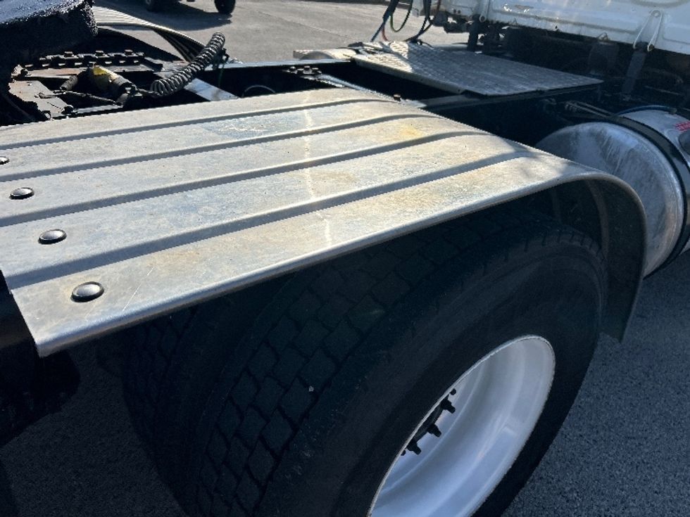 Day Cab Tractor-Heavy Duty Tractors-Freightliner-2019-T12664ST-Davenport-IA-167,668\n\t\tmiles-$ 56,000 - Image 17