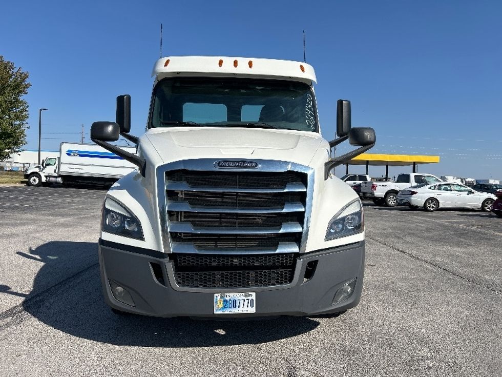 Day Cab Tractor-Heavy Duty Tractors-Freightliner-2019-T12664ST-Davenport-IA-167,668\n\t\tmiles-$ 56,000 - Image 2