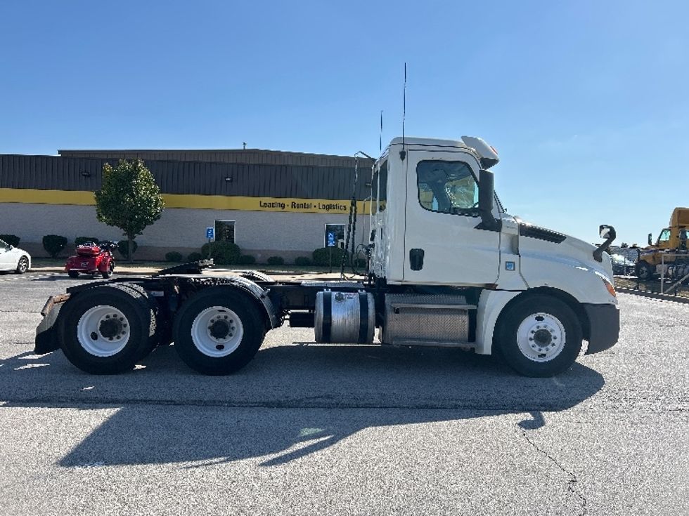 Day Cab Tractor-Heavy Duty Tractors-Freightliner-2019-T12664ST-Davenport-IA-167,668\n\t\tmiles-$ 56,000 - Image 8