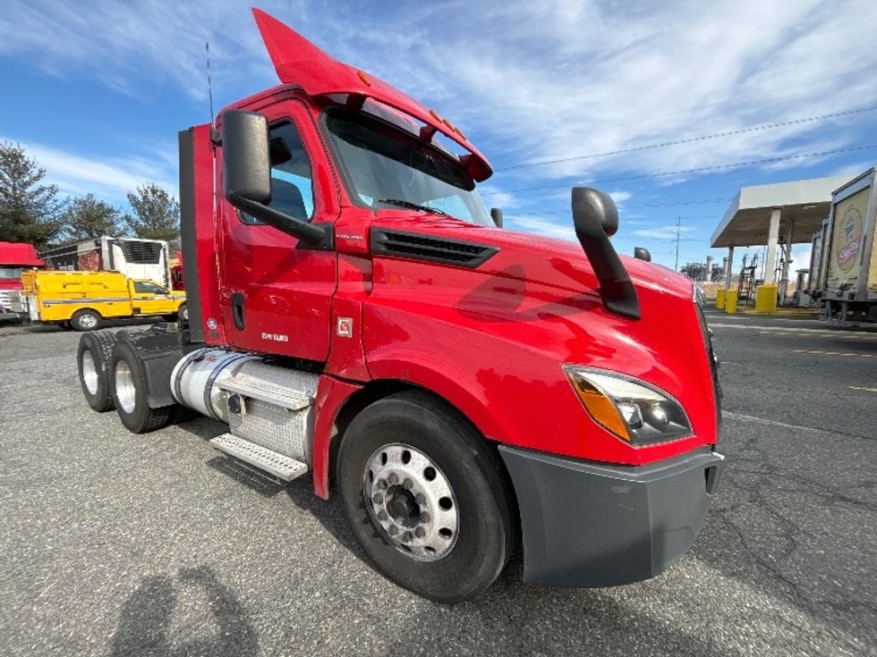 Day Cab Tractor-Heavy Duty Tractors-Freightliner-2019-T12664ST-Dayton-NJ-257,446\n\t\tmiles-$ 54,250 - Image 1