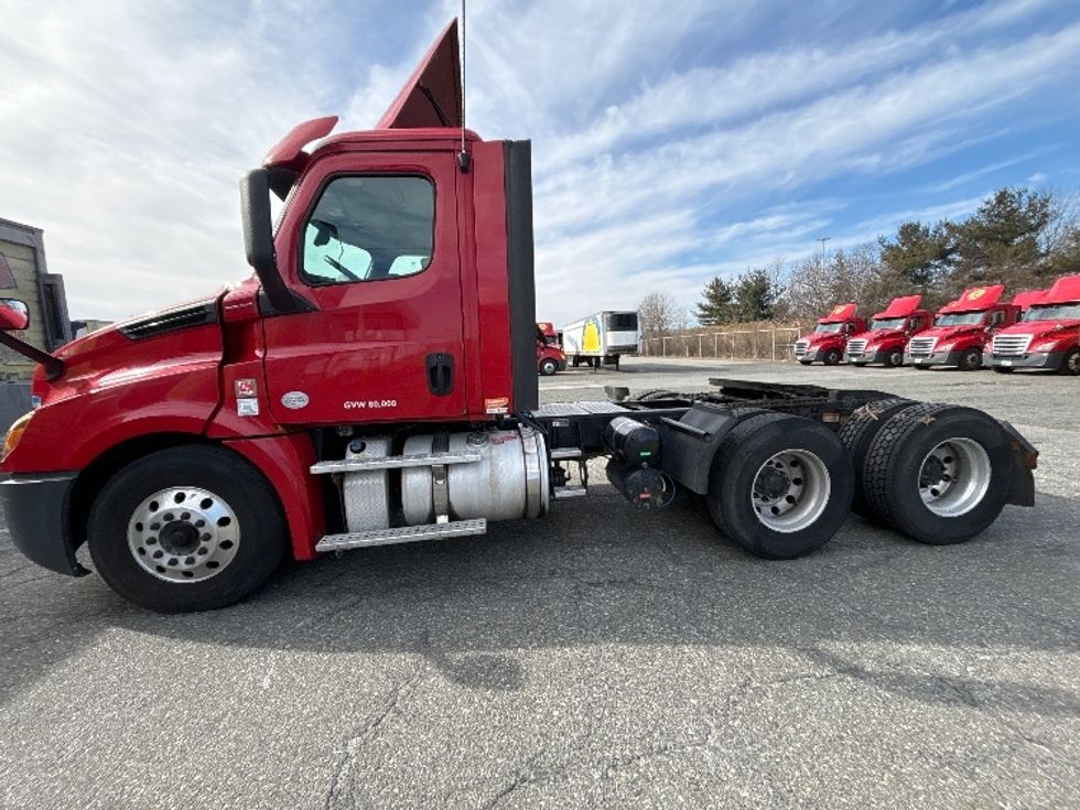 Day Cab Tractor-Heavy Duty Tractors-Freightliner-2019-T12664ST-Dayton-NJ-257,446\n\t\tmiles-$ 54,250 - Image 4