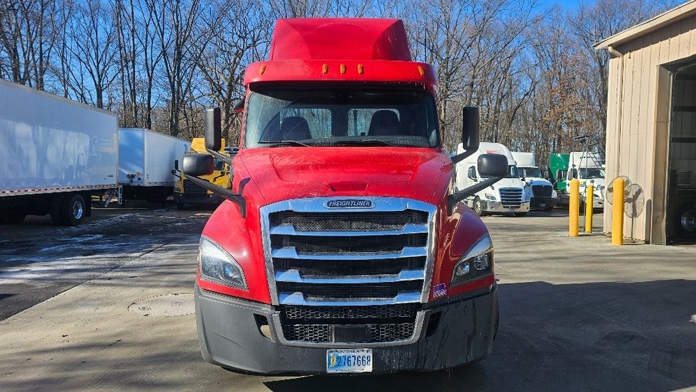 Day Cab Tractor-Heavy Duty Tractors-Freightliner-2019-T12664ST-Dayton-NJ-263,013\n\t\tmiles-$ 58,250 - Image 2