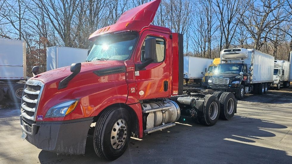 Day Cab Tractor-Heavy Duty Tractors-Freightliner-2019-T12664ST-Dayton-NJ-263,013\n\t\tmiles-$ 58,250 - Image 3