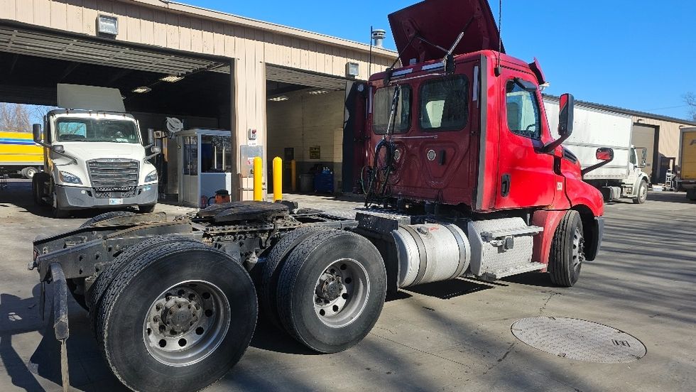 Day Cab Tractor-Heavy Duty Tractors-Freightliner-2019-T12664ST-Dayton-NJ-263,013\n\t\tmiles-$ 58,250 - Image 7