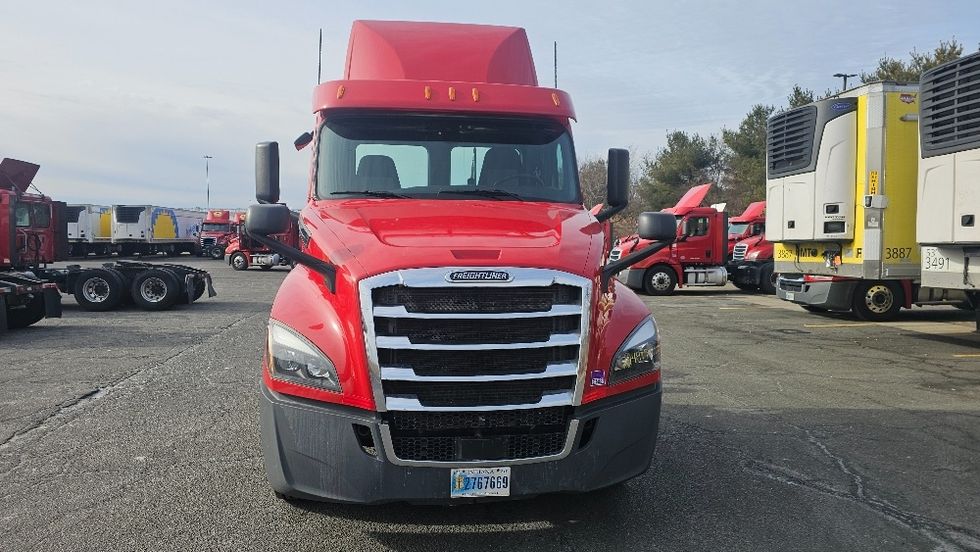 Day Cab Tractor-Heavy Duty Tractors-Freightliner-2019-T12664ST-Dayton-NJ-265,989\n\t\tmiles-$ 53,750 - Image 2