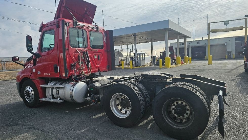 Day Cab Tractor-Heavy Duty Tractors-Freightliner-2019-T12664ST-Dayton-NJ-265,989\n\t\tmiles-$ 53,750 - Image 5
