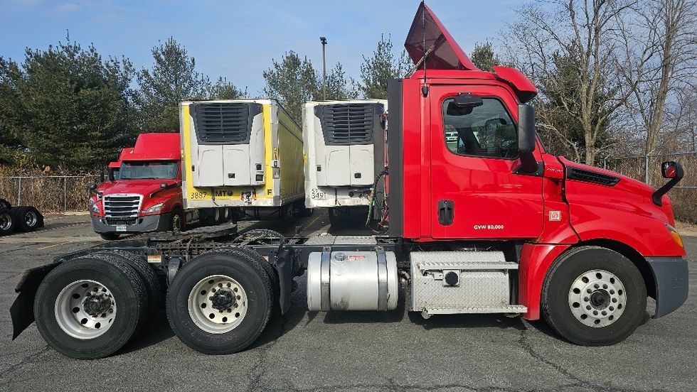 Day Cab Tractor-Heavy Duty Tractors-Freightliner-2019-T12664ST-Dayton-NJ-265,989\n\t\tmiles-$ 53,750 - Image 8
