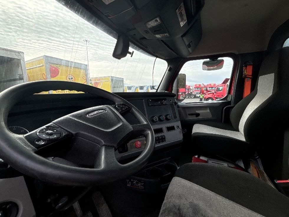 Day Cab Tractor-Heavy Duty Tractors-Freightliner-2019-T12664ST-Dayton-NJ-269,480\n\t\tmiles-$ 53,750 - Image 10