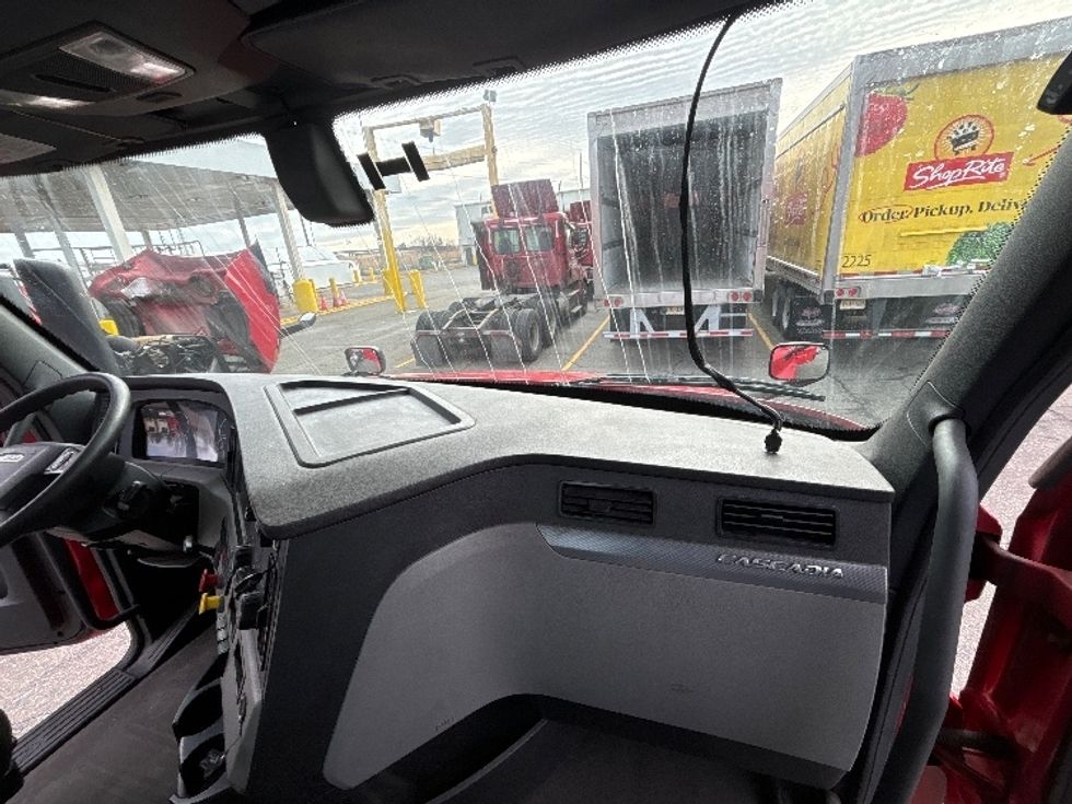 Day Cab Tractor-Heavy Duty Tractors-Freightliner-2019-T12664ST-Dayton-NJ-269,480\n\t\tmiles-$ 53,750 - Image 13