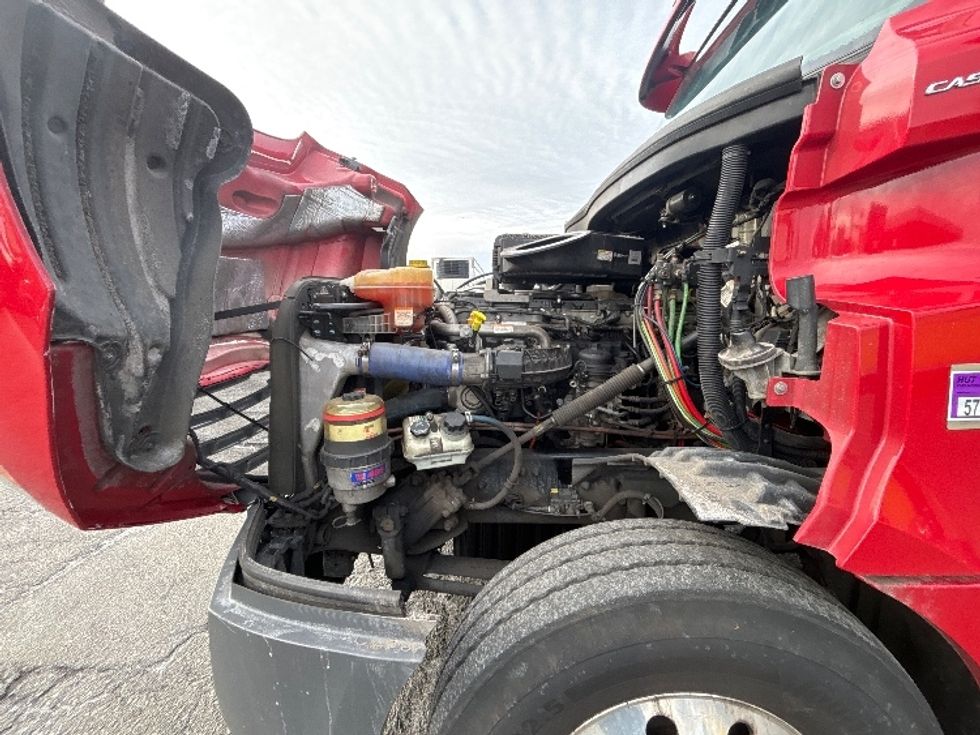 Day Cab Tractor-Heavy Duty Tractors-Freightliner-2019-T12664ST-Dayton-NJ-269,480\n\t\tmiles-$ 53,750 - Image 16