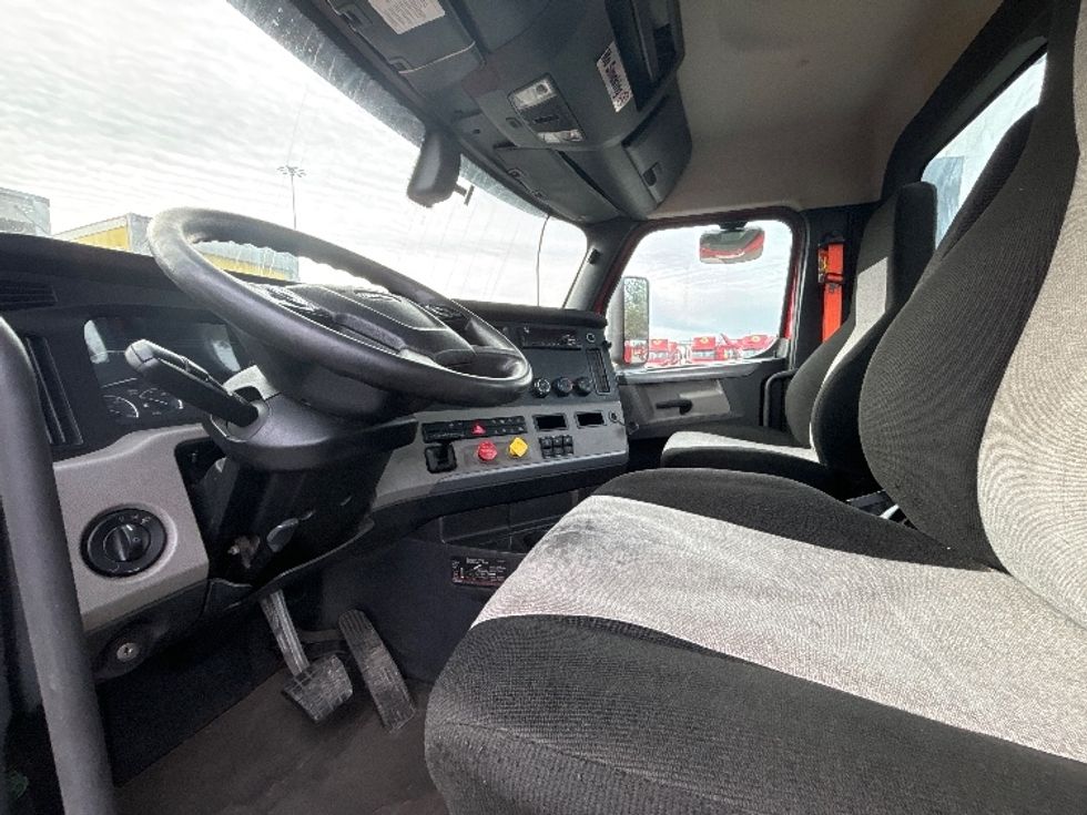 Day Cab Tractor-Heavy Duty Tractors-Freightliner-2019-T12664ST-Dayton-NJ-269,480\n\t\tmiles-$ 53,750 - Image 9