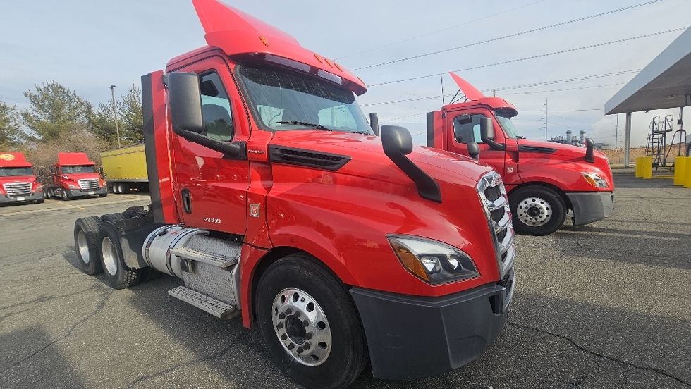 Day Cab Tractor-Heavy Duty Tractors-Freightliner-2019-T12664ST-Dayton-NJ-277,701\n\t\tmiles-$ 53,250 - Image 1
