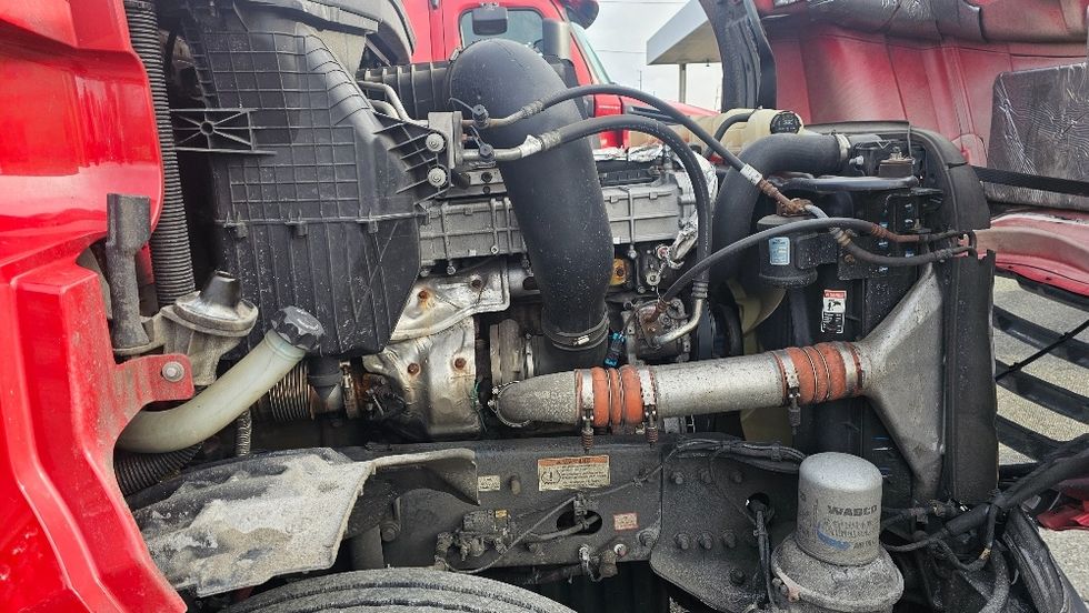 Day Cab Tractor-Heavy Duty Tractors-Freightliner-2019-T12664ST-Dayton-NJ-277,701\n\t\tmiles-$ 53,250 - Image 15