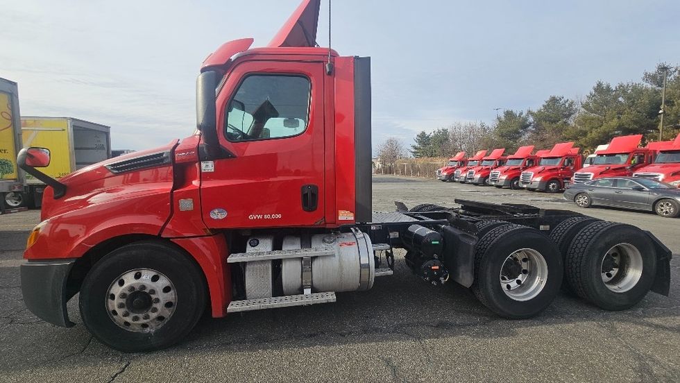 Day Cab Tractor-Heavy Duty Tractors-Freightliner-2019-T12664ST-Dayton-NJ-277,701\n\t\tmiles-$ 53,250 - Image 4