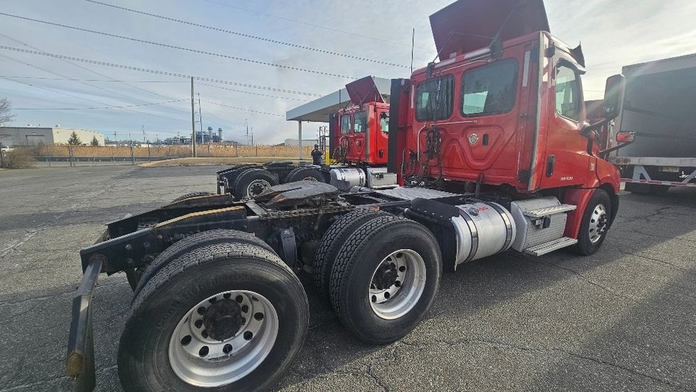 Day Cab Tractor-Heavy Duty Tractors-Freightliner-2019-T12664ST-Dayton-NJ-277,701\n\t\tmiles-$ 53,250 - Image 7