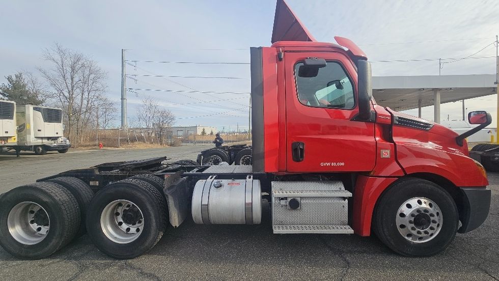 Day Cab Tractor-Heavy Duty Tractors-Freightliner-2019-T12664ST-Dayton-NJ-277,701\n\t\tmiles-$ 53,250 - Image 8