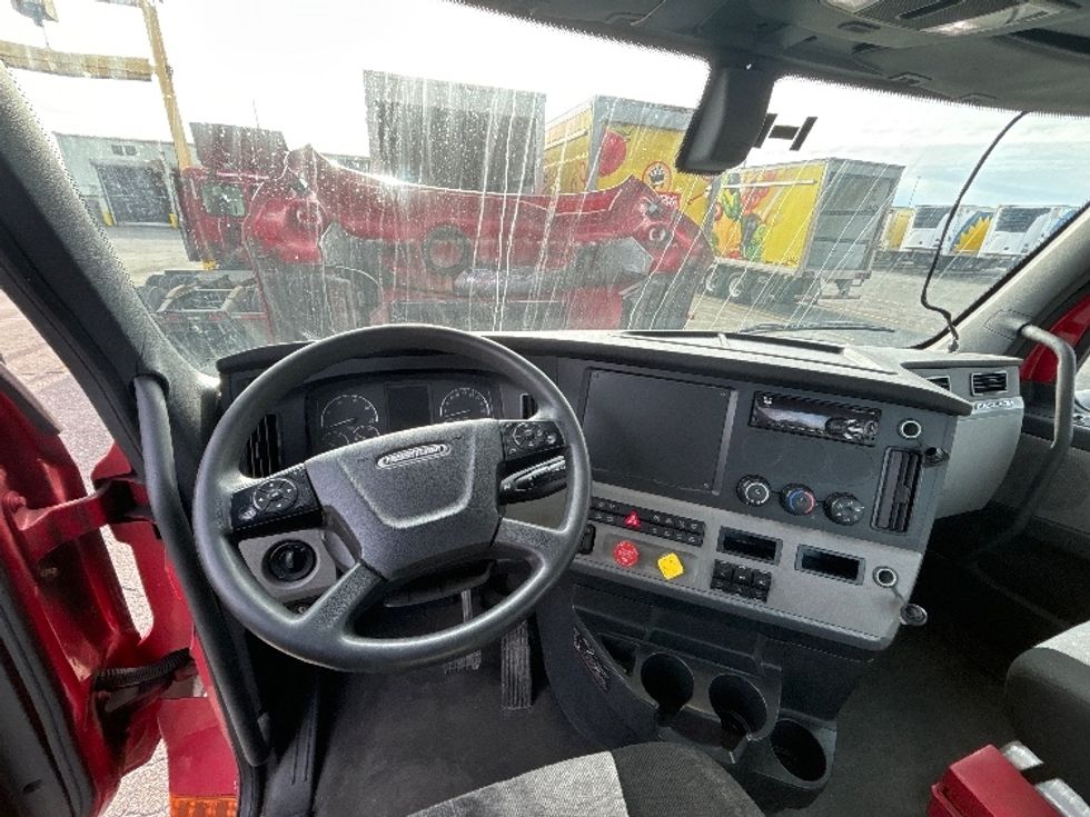 Day Cab Tractor-Heavy Duty Tractors-Freightliner-2019-T12664ST-Dayton-NJ-282,154\n\t\tmiles-$ 52,750 - Image 11