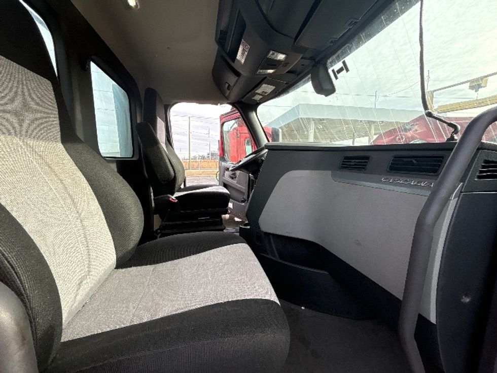 Day Cab Tractor-Heavy Duty Tractors-Freightliner-2019-T12664ST-Dayton-NJ-282,154\n\t\tmiles-$ 52,750 - Image 12