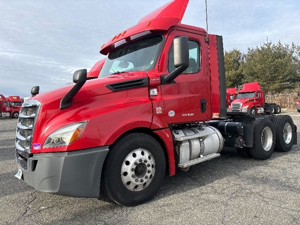 Day Cab Tractor-Heavy Duty Tractors-Freightliner-2019-T12664ST-Dayton-NJ-282,154\n\t\tmiles-$ 52,750 - Image 3