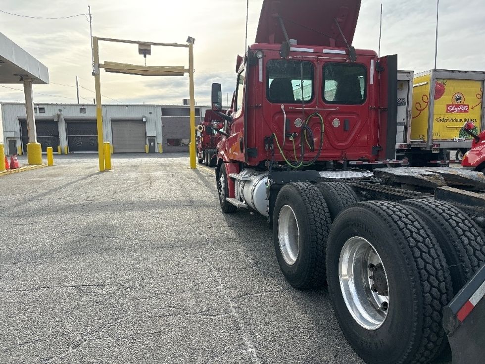 Day Cab Tractor-Heavy Duty Tractors-Freightliner-2019-T12664ST-Dayton-NJ-282,154\n\t\tmiles-$ 52,750 - Image 5