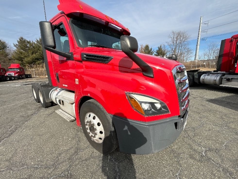 Day Cab Tractor-Heavy Duty Tractors-Freightliner-2019-T12664ST-Dayton-NJ-282,476\n\t\tmiles-$ 53,250 - Image 1