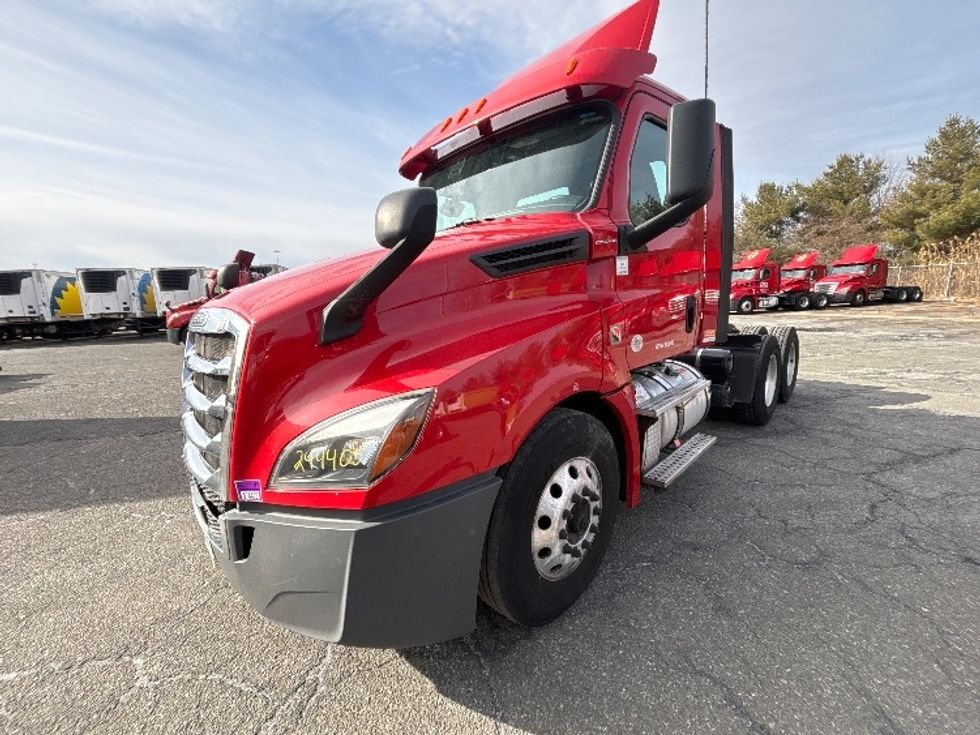 Day Cab Tractor-Heavy Duty Tractors-Freightliner-2019-T12664ST-Dayton-NJ-282,476\n\t\tmiles-$ 53,250 - Image 3