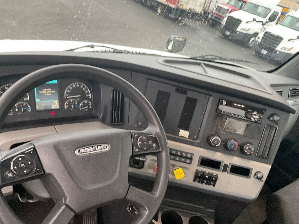 Day Cab Tractor-Heavy Duty Tractors-Freightliner-2019-T12664ST-Dayton-NJ-304,036\n\t\tmiles-$ 60,250 - Image 11