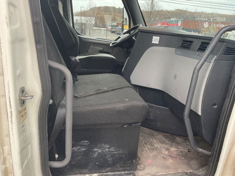 Day Cab Tractor-Heavy Duty Tractors-Freightliner-2019-T12664ST-Dayton-NJ-304,036\n\t\tmiles-$ 60,250 - Image 12