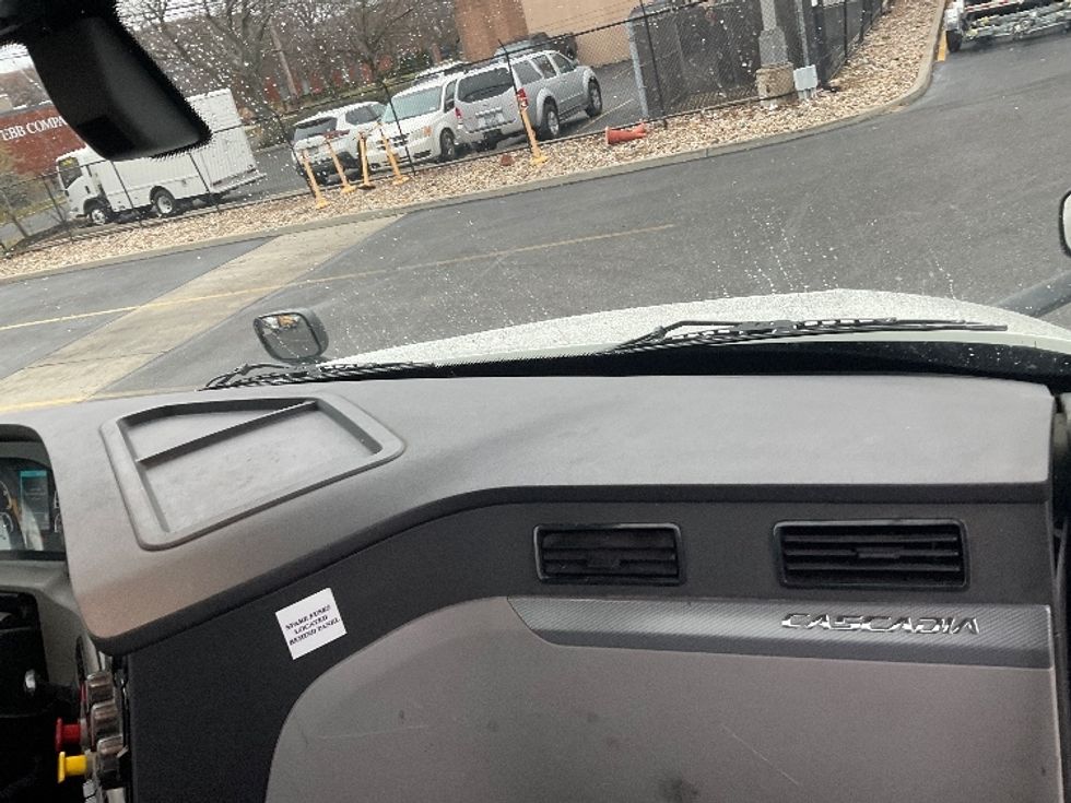 Day Cab Tractor-Heavy Duty Tractors-Freightliner-2019-T12664ST-Dayton-NJ-304,036\n\t\tmiles-$ 60,250 - Image 13