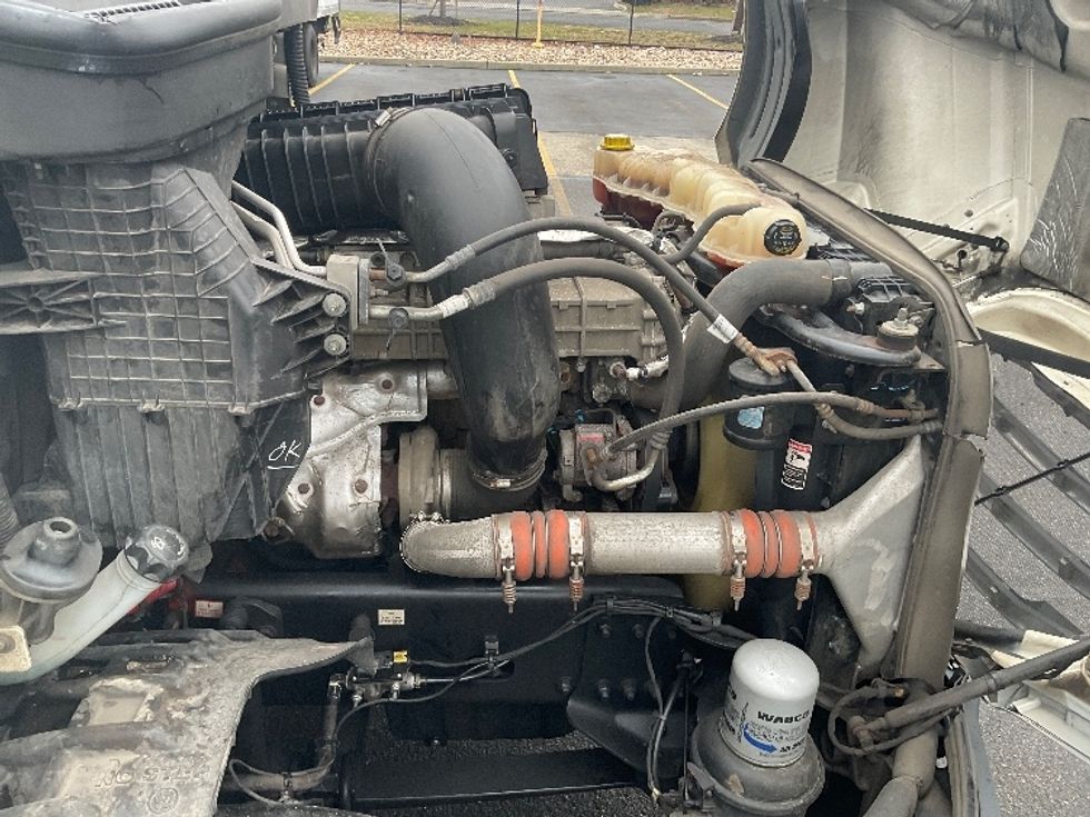 Day Cab Tractor-Heavy Duty Tractors-Freightliner-2019-T12664ST-Dayton-NJ-304,036\n\t\tmiles-$ 60,250 - Image 15