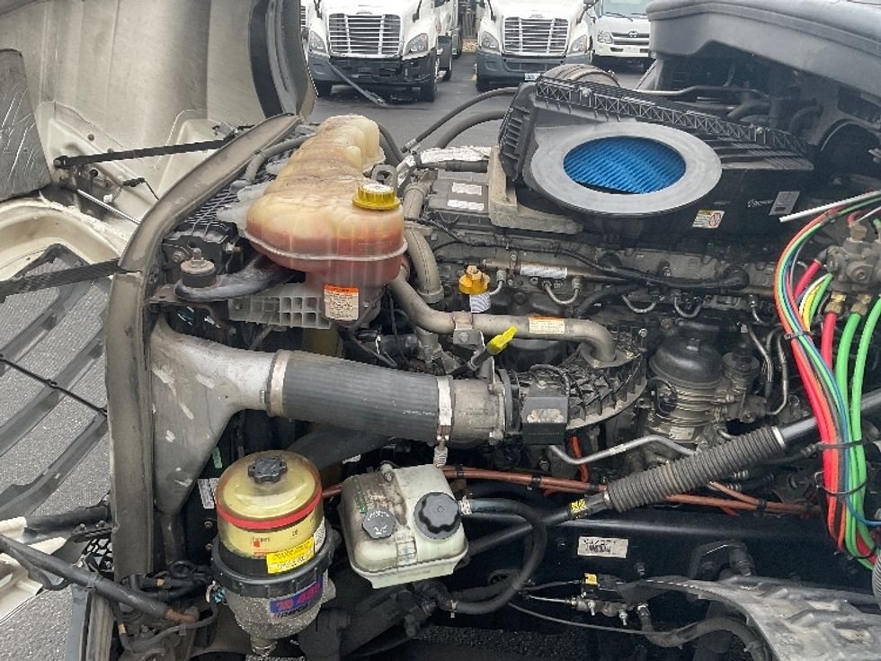 Day Cab Tractor-Heavy Duty Tractors-Freightliner-2019-T12664ST-Dayton-NJ-304,036\n\t\tmiles-$ 60,250 - Image 16