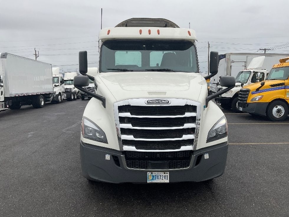 Day Cab Tractor-Heavy Duty Tractors-Freightliner-2019-T12664ST-Dayton-NJ-304,036\n\t\tmiles-$ 60,250 - Image 2