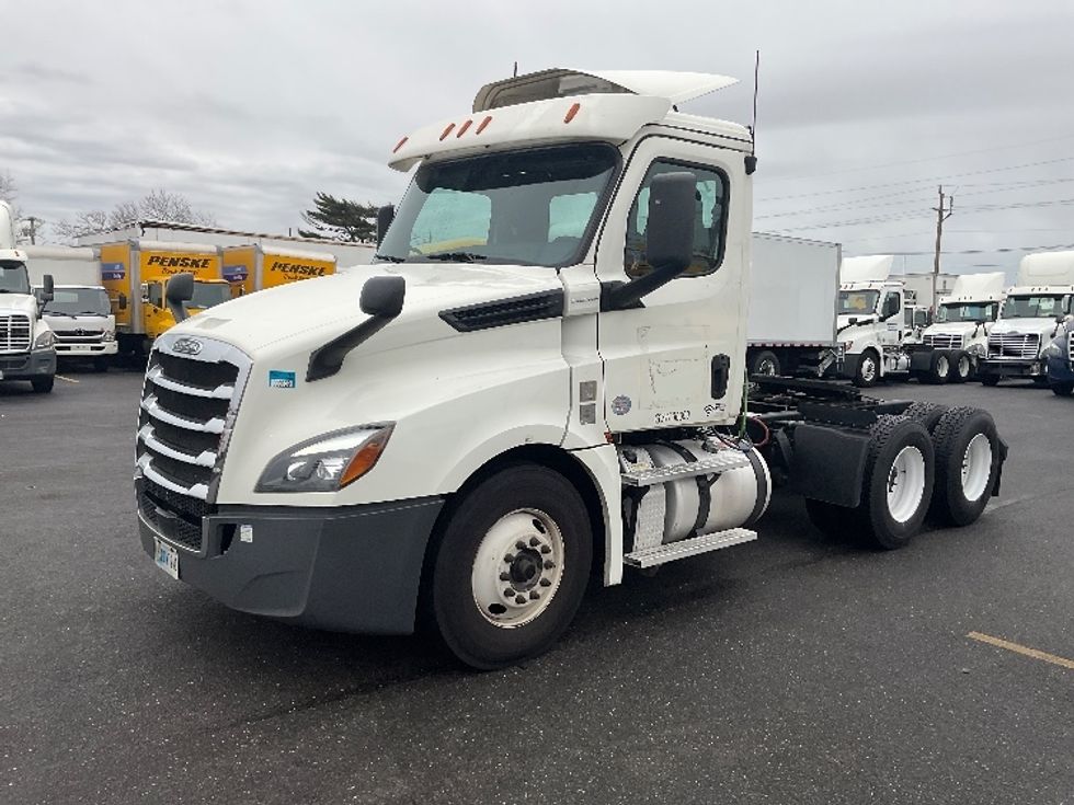 Day Cab Tractor-Heavy Duty Tractors-Freightliner-2019-T12664ST-Dayton-NJ-304,036\n\t\tmiles-$ 60,250 - Image 3