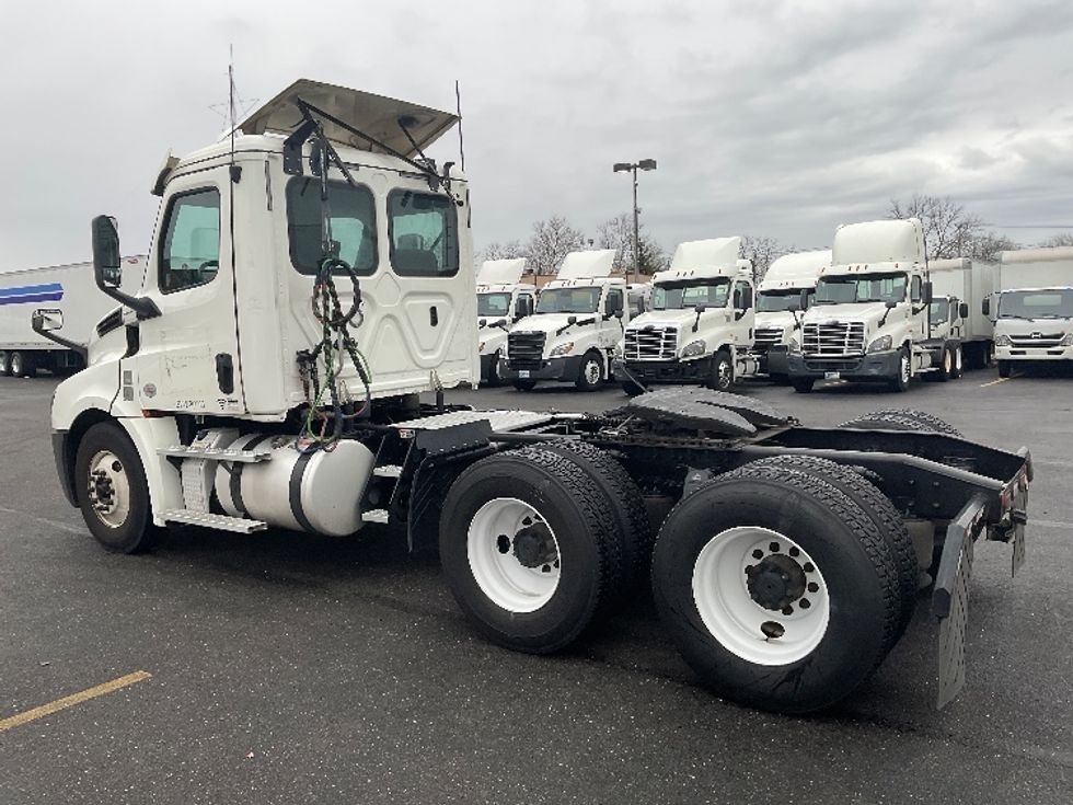 Day Cab Tractor-Heavy Duty Tractors-Freightliner-2019-T12664ST-Dayton-NJ-304,036\n\t\tmiles-$ 60,250 - Image 5