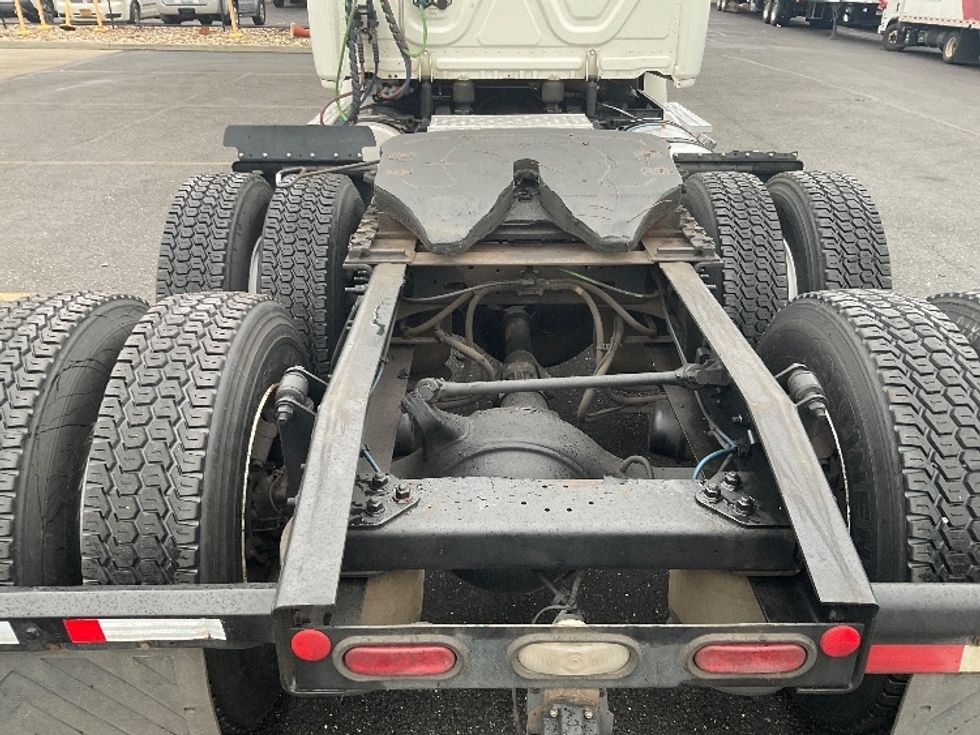Day Cab Tractor-Heavy Duty Tractors-Freightliner-2019-T12664ST-Dayton-NJ-304,036\n\t\tmiles-$ 60,250 - Image 6